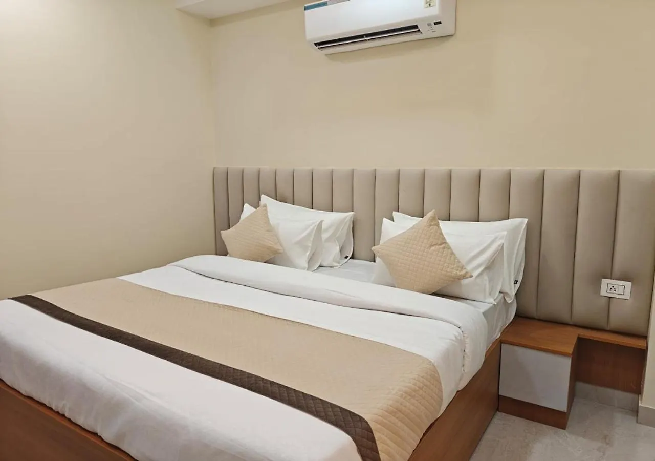 Hotel Luxury 1 Bhk Serviced Apartments Near Artemis Hospital Sector 52 3*, Gurgáon